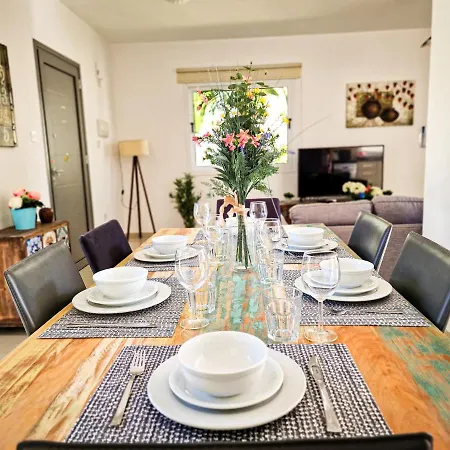 Nissi Oleandra Ajía Nápa