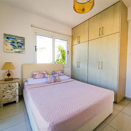 ヴィラ Nissi Oleandra