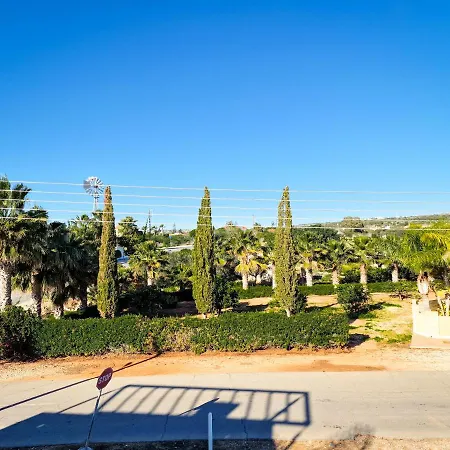 Nissi Oleandra Ajía Nápa