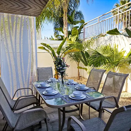 Nissi Oleandra Ajía Nápa