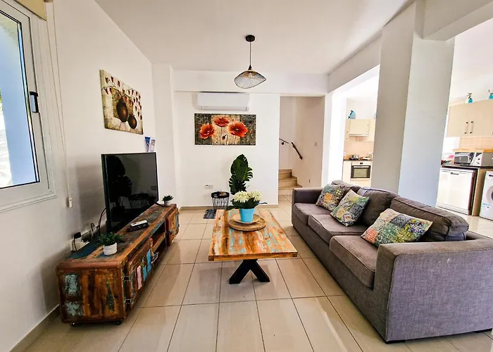 Nissi Oleandra Willa Ajia Napa