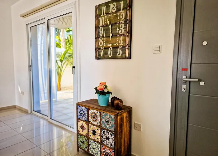 Nissi Oleandra * Ajia Napa