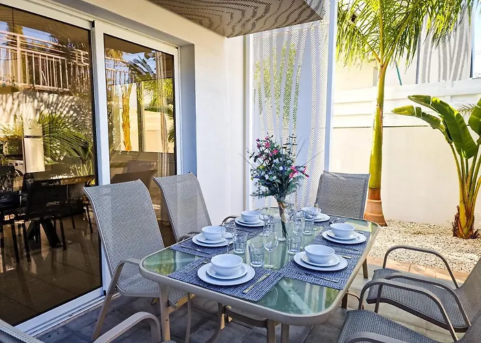 Nissi Oleandra Villa *